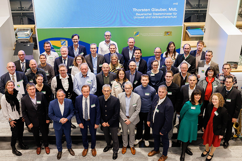 Gruppenfoto von der Auszeichnung UKPB-GOLD-Teilnehmer am 19.11.2024 in Fürth Gruppenfoto von der Auszeichnung UKPB-GOLD-Teilnehmer am 19.11.2024 in Fürth